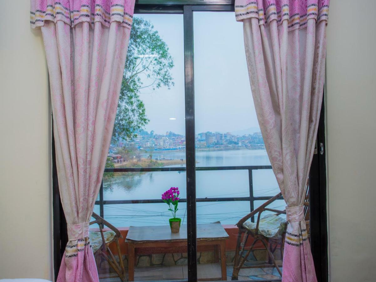 Hotel Fewa Corner & Restro Pokhara Esterno foto