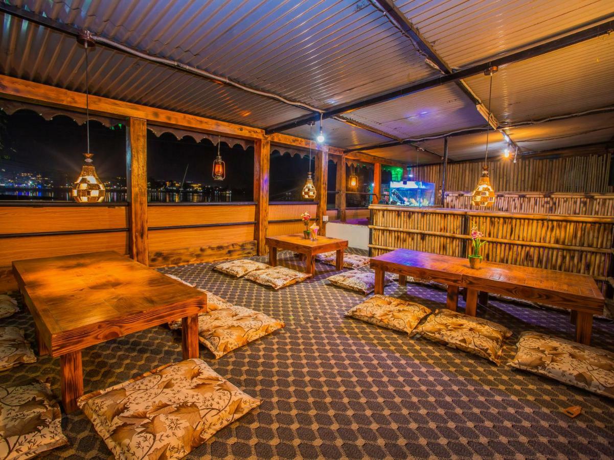 Hotel Fewa Corner & Restro Pokhara Esterno foto